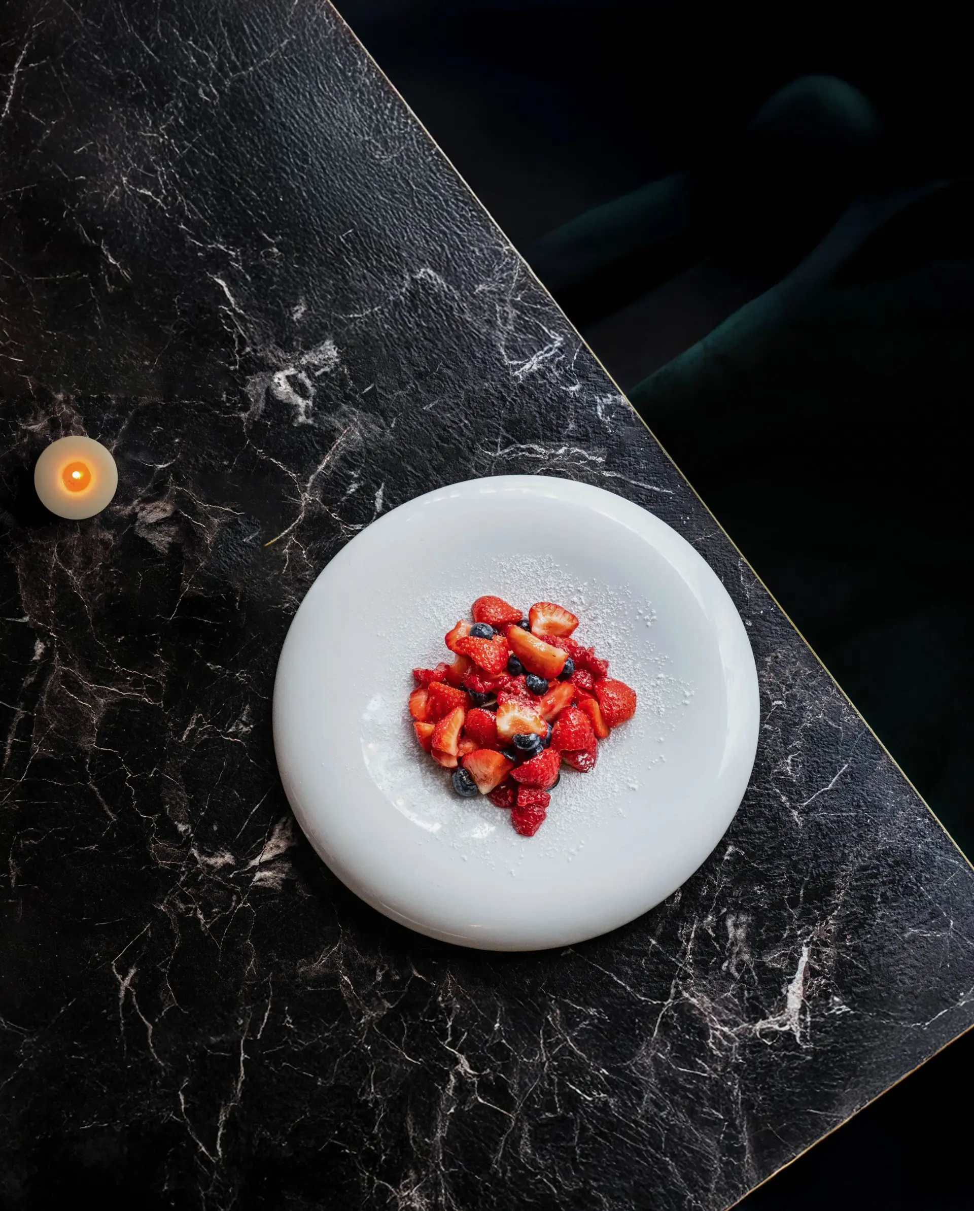 Table dressée NESSIA — ambiance restaurant gastronomique Paris Marais