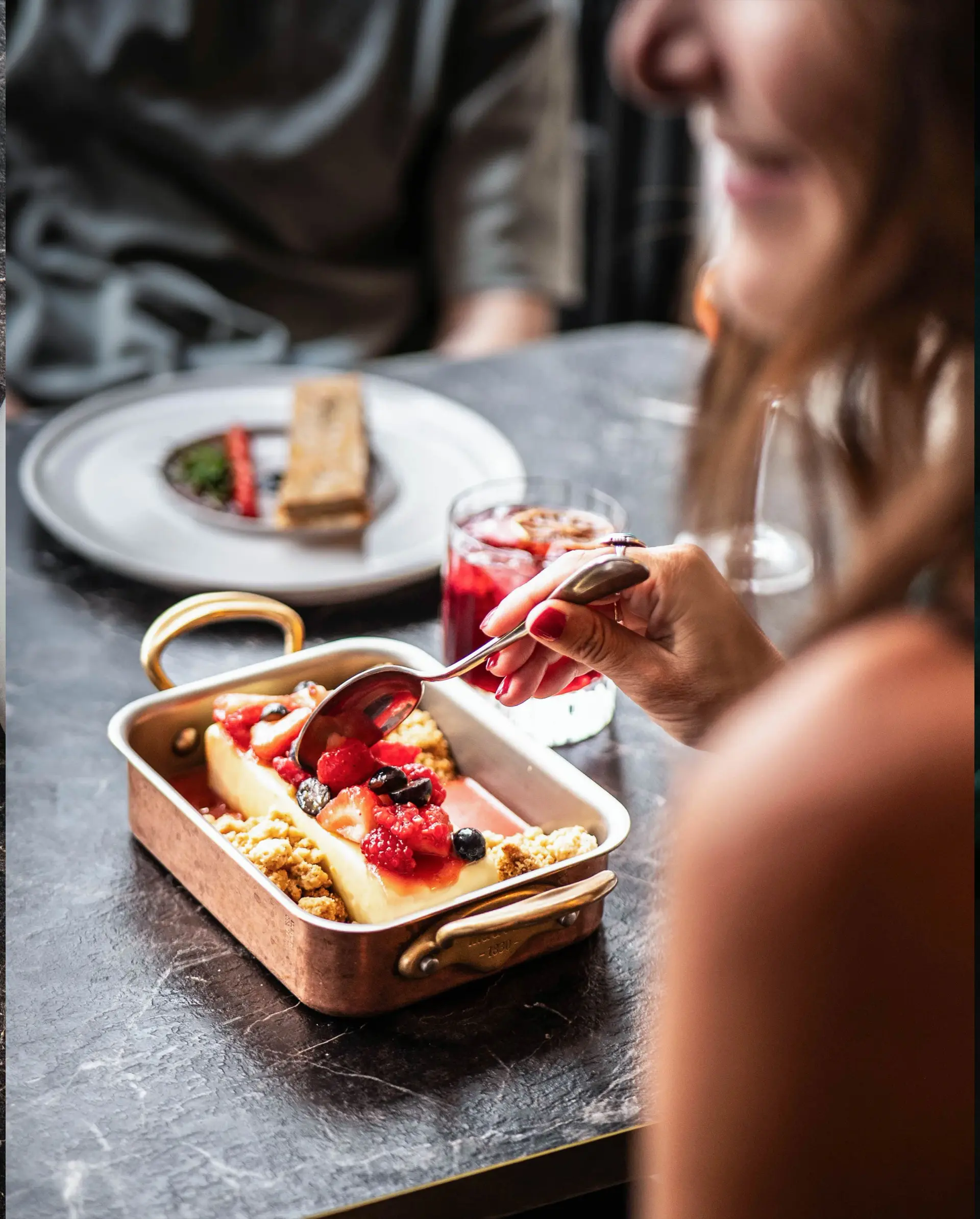 Composition culinaire NESSIA — herbes fraîches et ingrédients premium