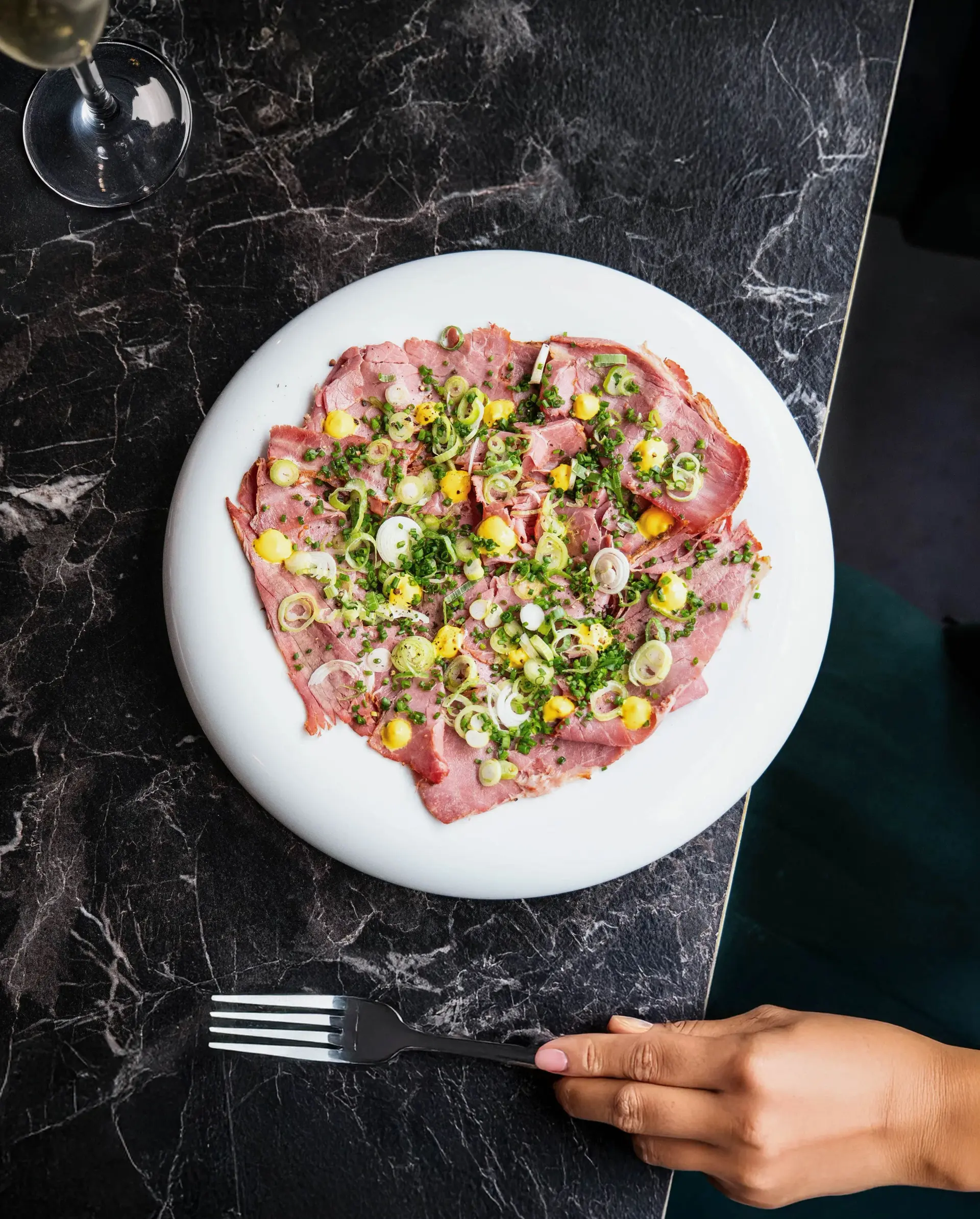 Assiette gastronomique NESSIA Paris le Marais — cuisine créative et raffinée